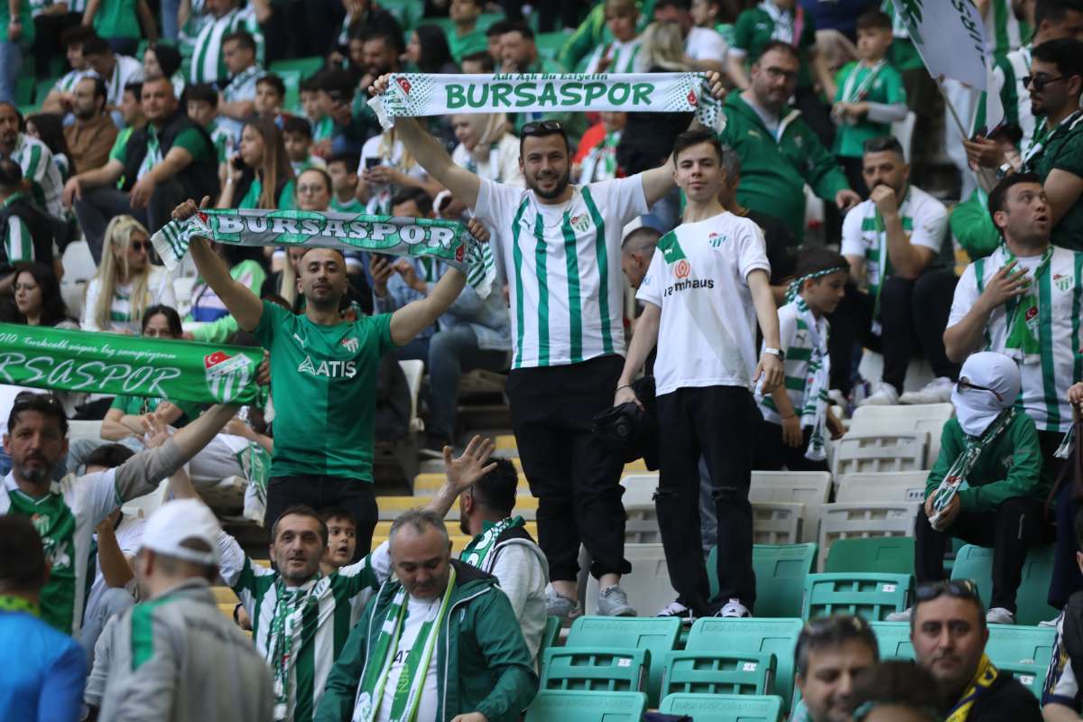 (FOTO GALERİ) BURSASPOR-BORNOVA FK TARAFTAR FOTOĞRAFLARI-1