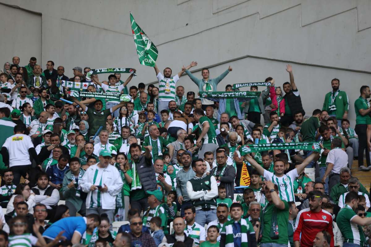 (FOTO GALERİ) BURSASPOR-BORNOVA FK TARAFTAR FOTOĞRAFLARI-1