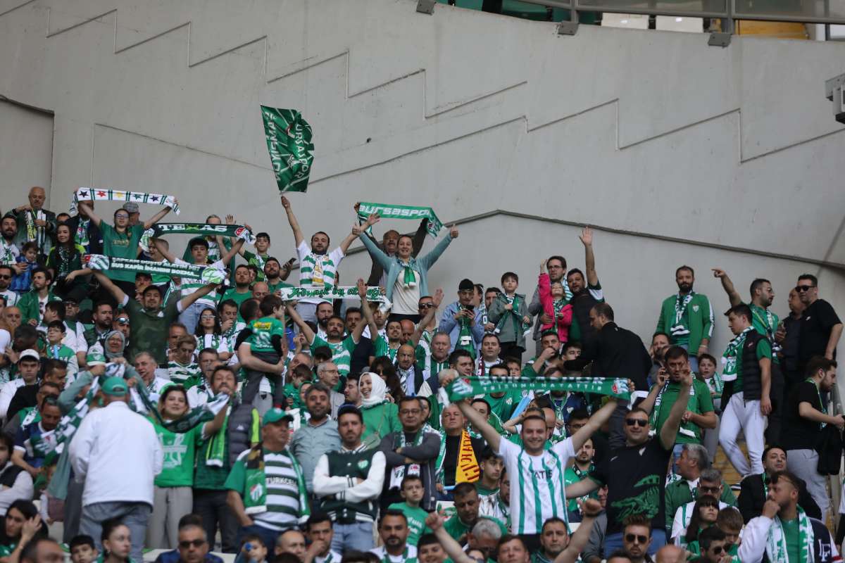 (FOTO GALERİ) BURSASPOR-BORNOVA FK TARAFTAR FOTOĞRAFLARI-1