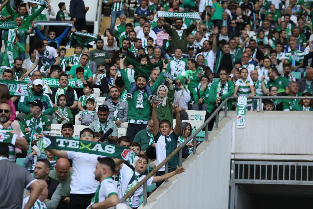(FOTO GALERİ) BURSASPOR-BORNOVA FK TARAFTAR FOTOĞRAFLARI-1