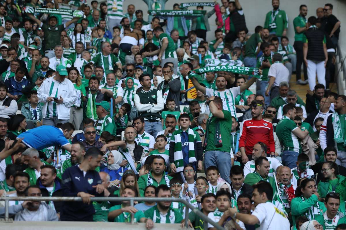 (FOTO GALERİ) BURSASPOR-BORNOVA FK TARAFTAR FOTOĞRAFLARI-1