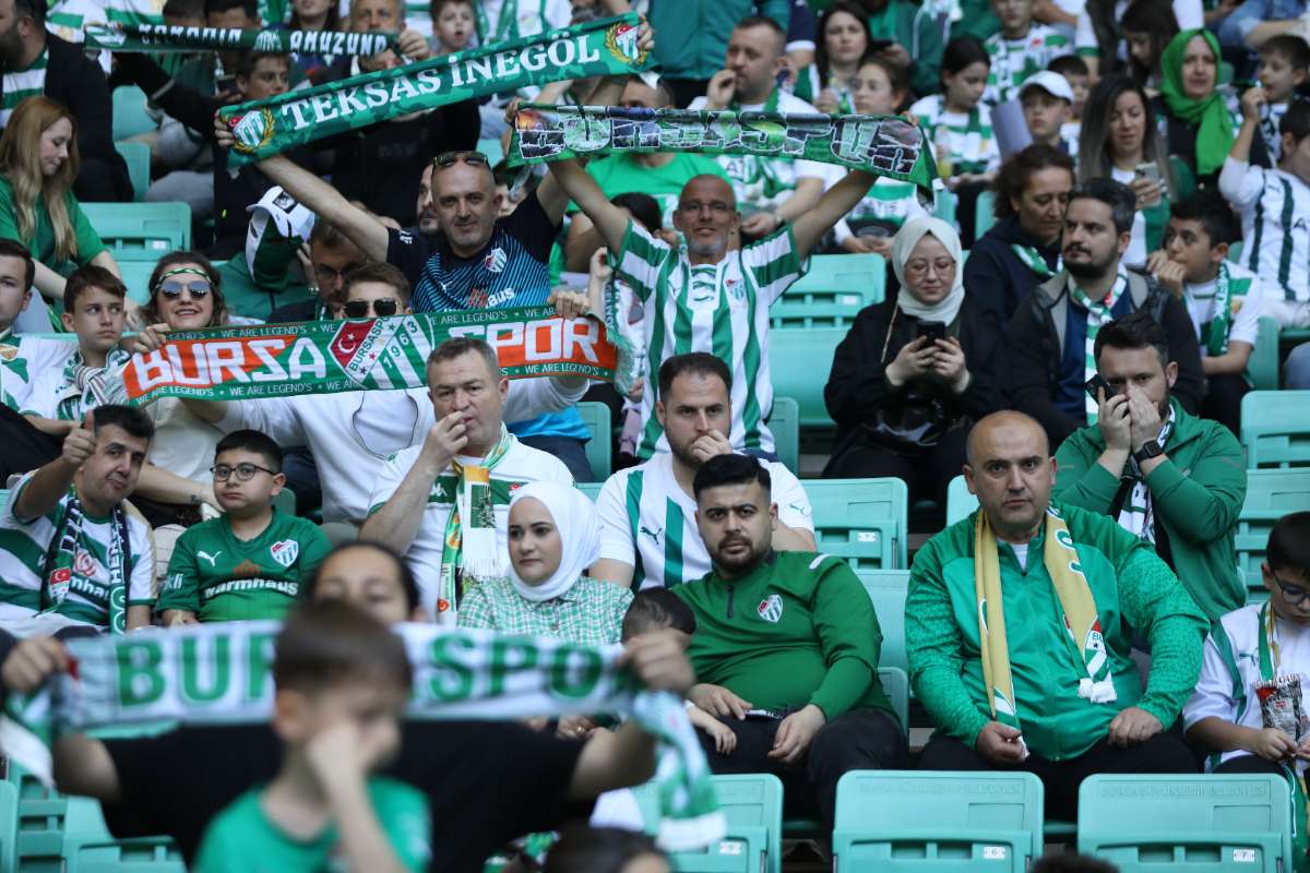(FOTO GALERİ) BURSASPOR-BORNOVA FK TARAFTAR FOTOĞRAFLARI-1