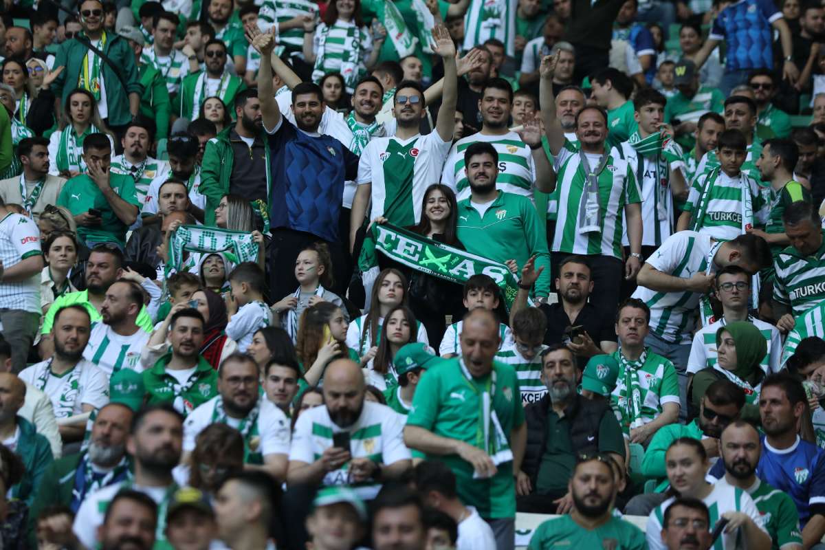 (FOTO GALERİ) BURSASPOR-BORNOVA FK TARAFTAR FOTOĞRAFLARI-1