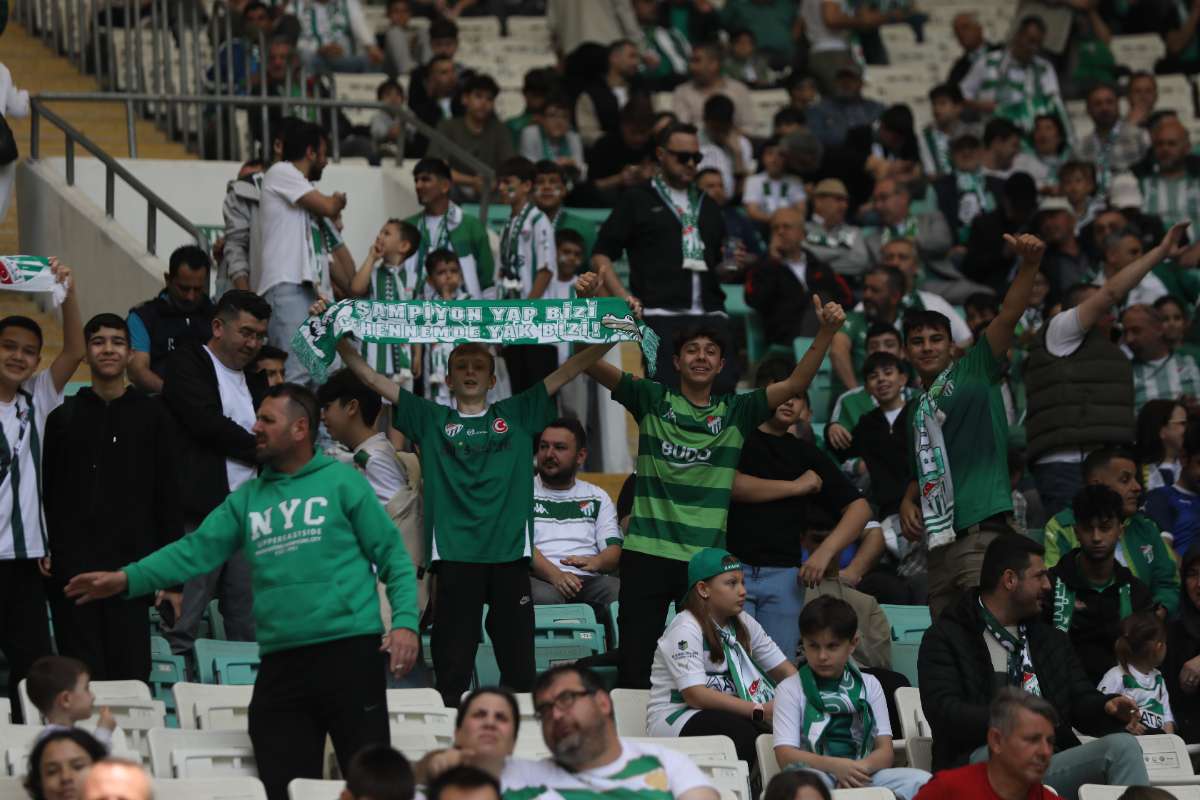 (FOTO GALERİ) BURSASPOR-BORNOVA FK TARAFTAR FOTOĞRAFLARI-1