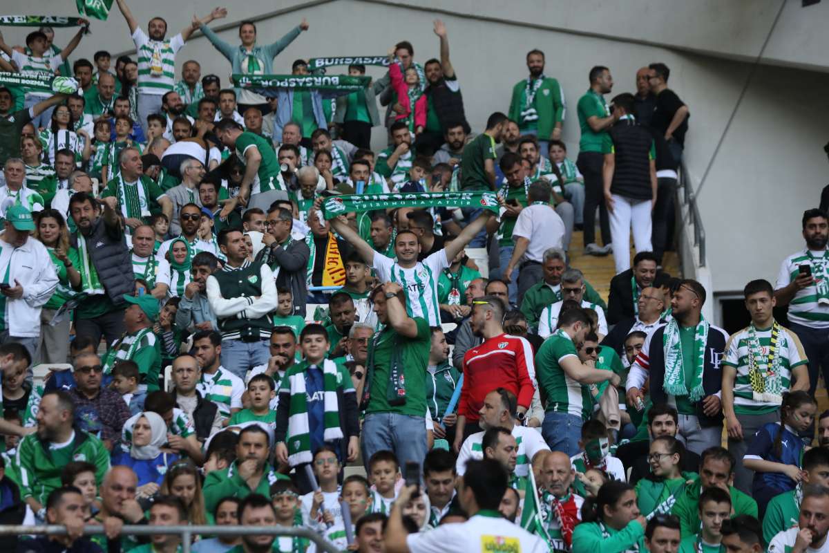 (FOTO GALERİ) BURSASPOR-BORNOVA FK TARAFTAR FOTOĞRAFLARI-1