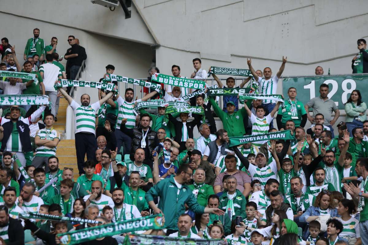 (FOTO GALERİ) BURSASPOR-BORNOVA FK TARAFTAR FOTOĞRAFLARI-1