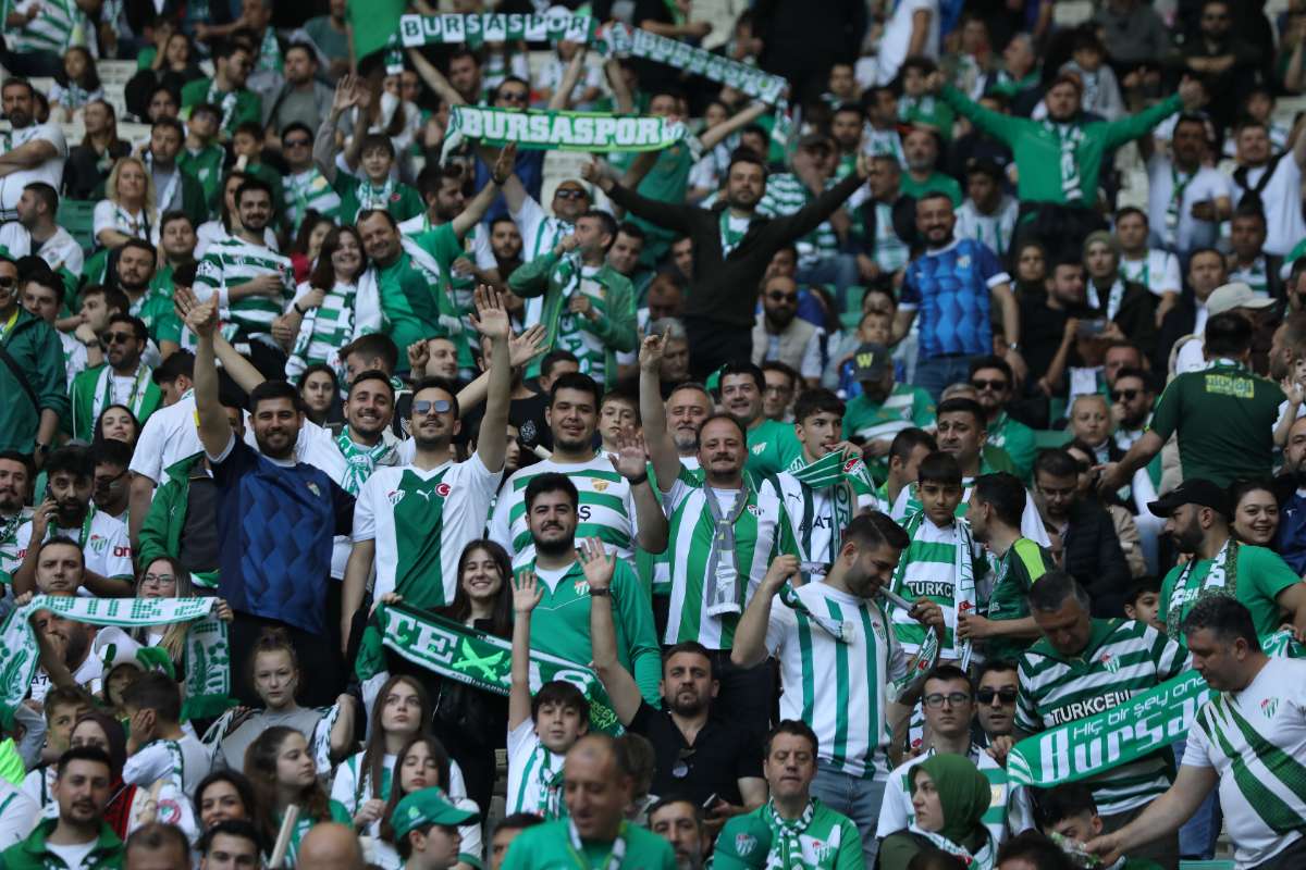 (FOTO GALERİ) BURSASPOR-BORNOVA FK TARAFTAR FOTOĞRAFLARI-1