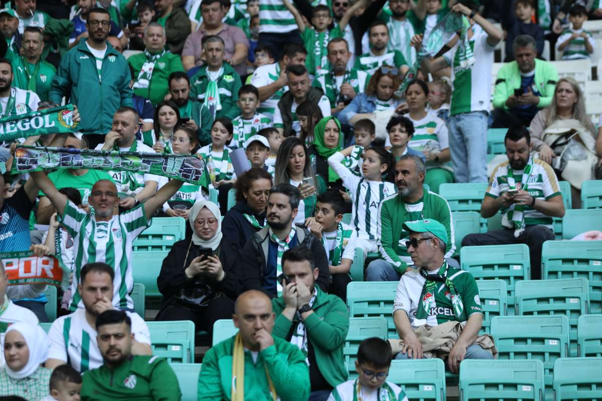 (FOTO GALERİ) BURSASPOR-BORNOVA FK TARAFTAR FOTOĞRAFLARI-1
