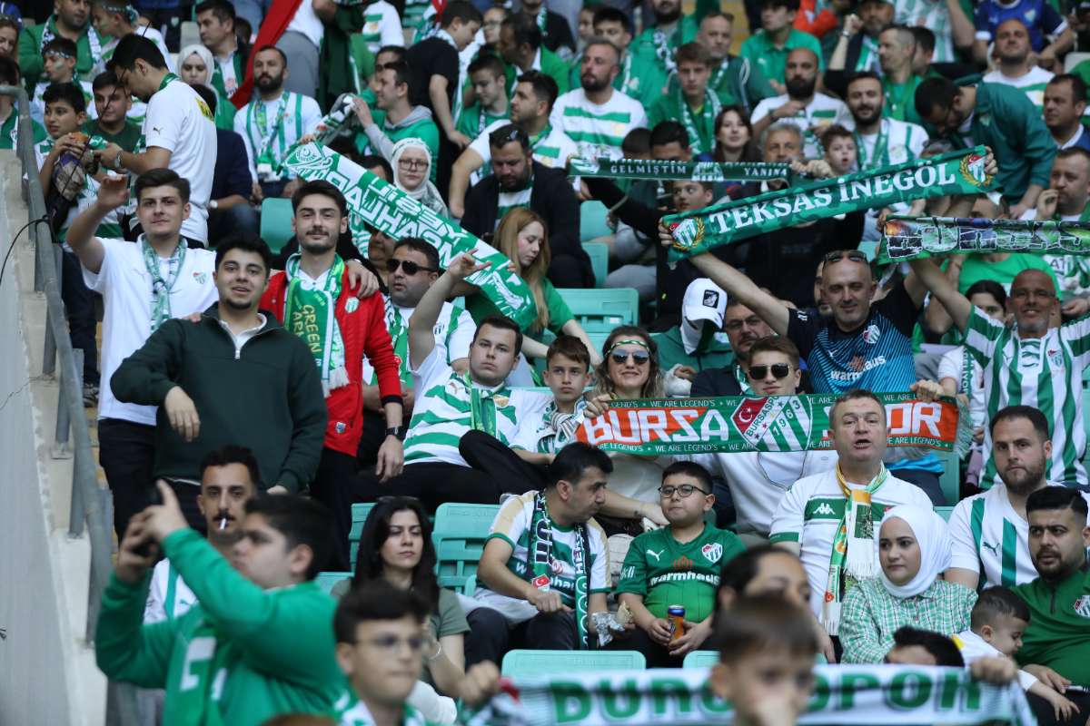 (FOTO GALERİ) BURSASPOR-BORNOVA FK TARAFTAR FOTOĞRAFLARI-1