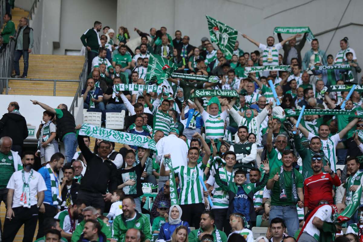 (FOTO GALERİ) BURSASPOR-BORNOVA FK TARAFTAR FOTOĞRAFLARI-1