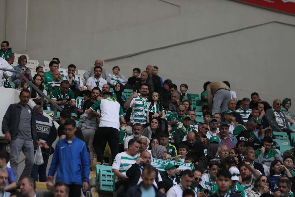 (FOTO GALERİ) BURSASPOR-BORNOVA FK TARAFTAR FOTOĞRAFLARI-1