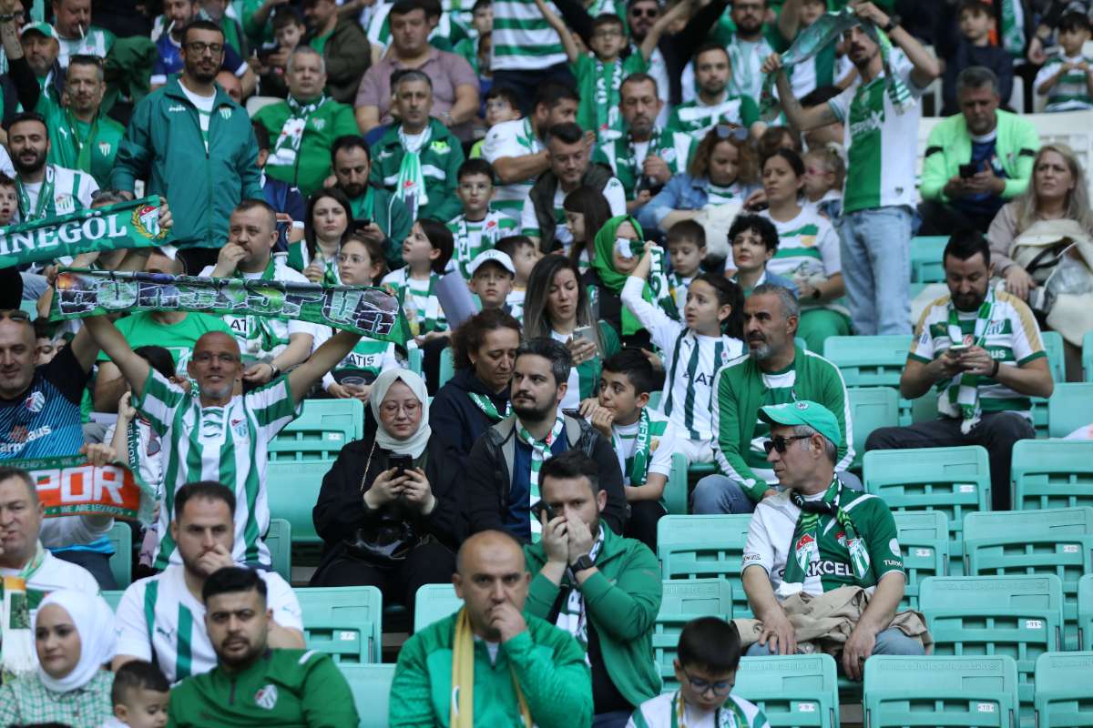 (FOTO GALERİ) BURSASPOR-BORNOVA FK TARAFTAR FOTOĞRAFLARI-1