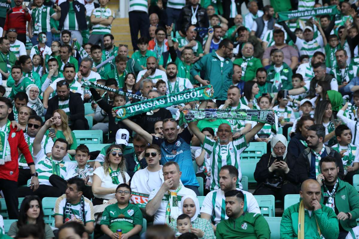 (FOTO GALERİ) BURSASPOR-BORNOVA FK TARAFTAR FOTOĞRAFLARI-1