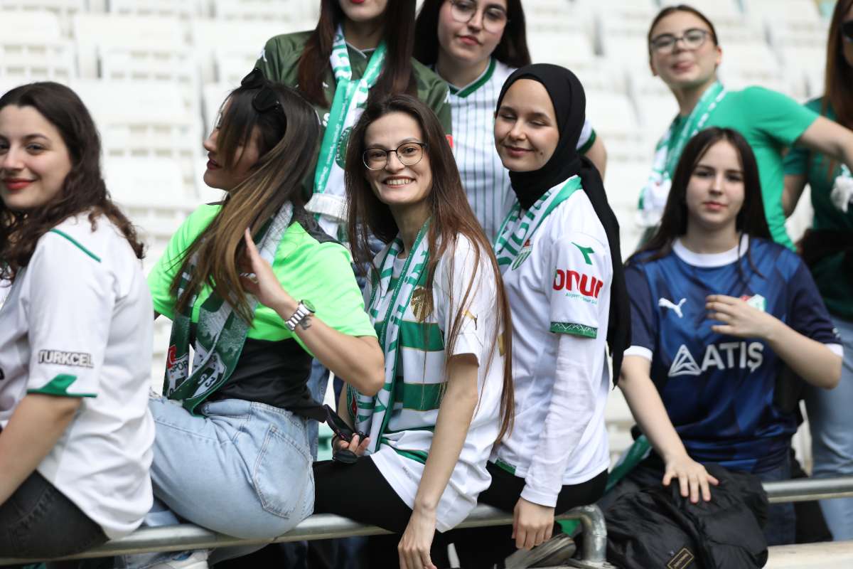 (FOTO GALERİ) BURSASPOR-BORNOVA FK TARAFTAR FOTOĞRAFLARI-1