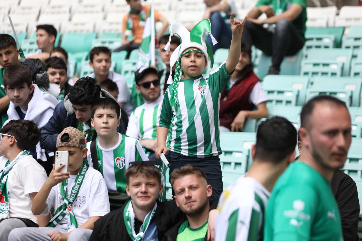 (FOTO GALERİ) BURSASPOR-BORNOVA FK TARAFTAR FOTOĞRAFLARI-1