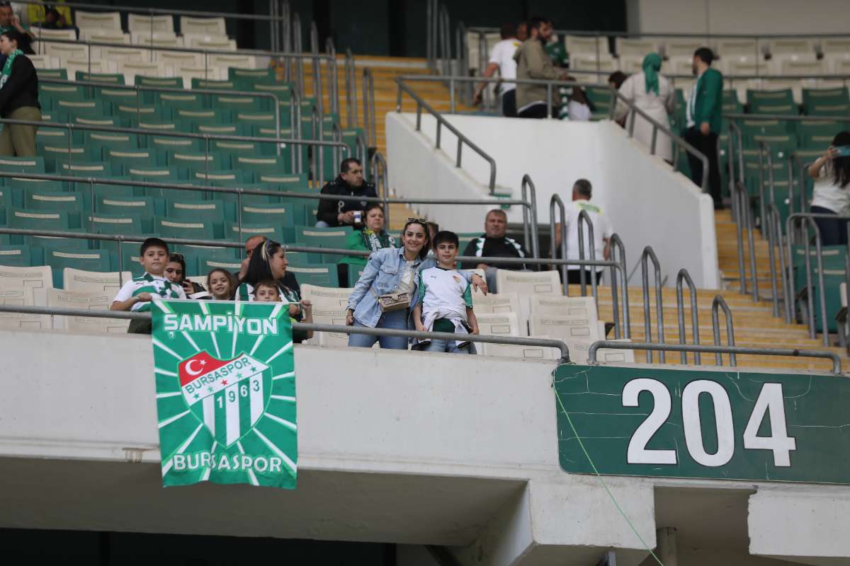 (FOTO GALERİ) BURSASPOR-BORNOVA FK TARAFTAR FOTOĞRAFLARI-1