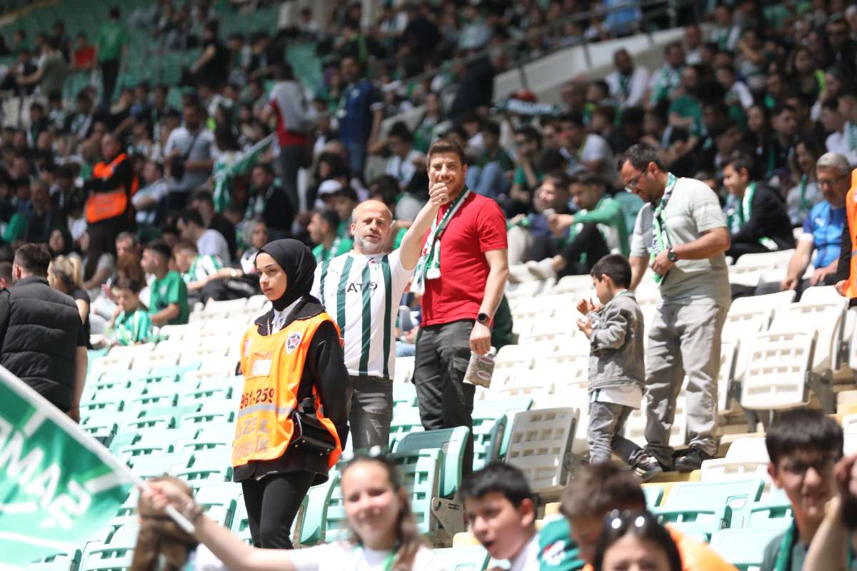 (FOTO GALERİ) BURSASPOR-BORNOVA FK TARAFTAR FOTOĞRAFLARI-1