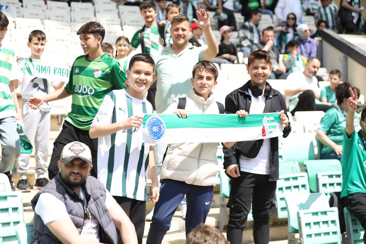(FOTO GALERİ) BURSASPOR-BORNOVA FK TARAFTAR FOTOĞRAFLARI-1