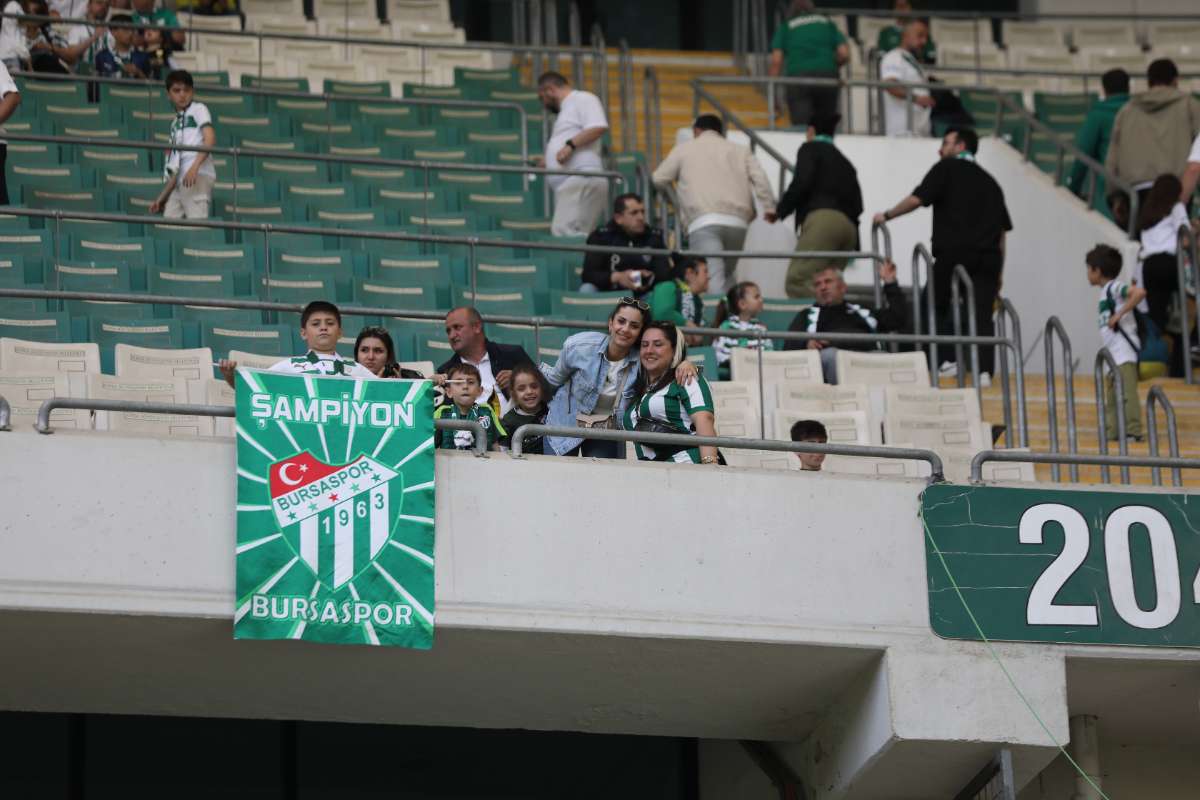 (FOTO GALERİ) BURSASPOR-BORNOVA FK TARAFTAR FOTOĞRAFLARI-1