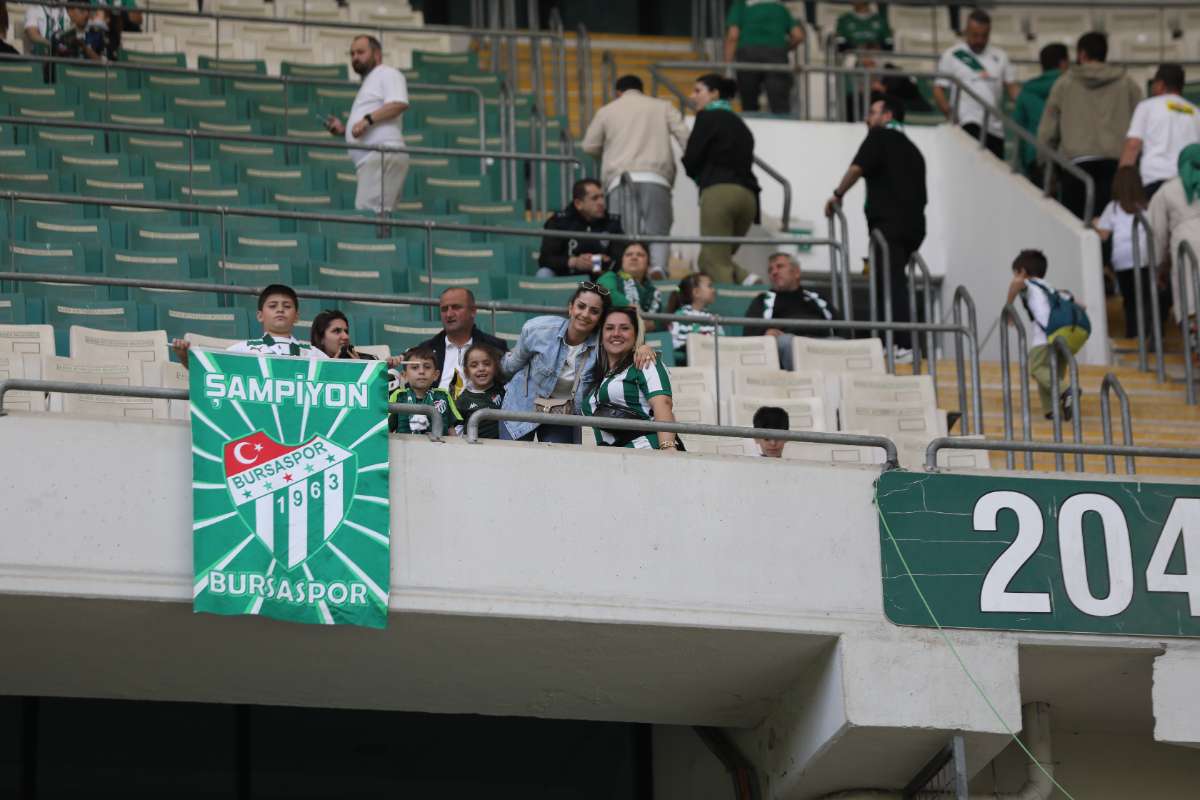 (FOTO GALERİ) BURSASPOR-BORNOVA FK TARAFTAR FOTOĞRAFLARI-1