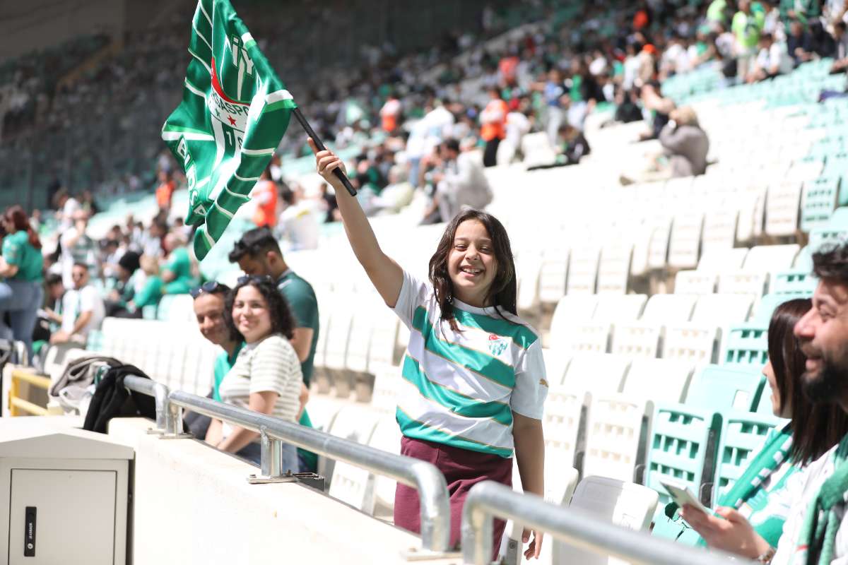 (FOTO GALERİ) BURSASPOR-BORNOVA FK TARAFTAR FOTOĞRAFLARI-1