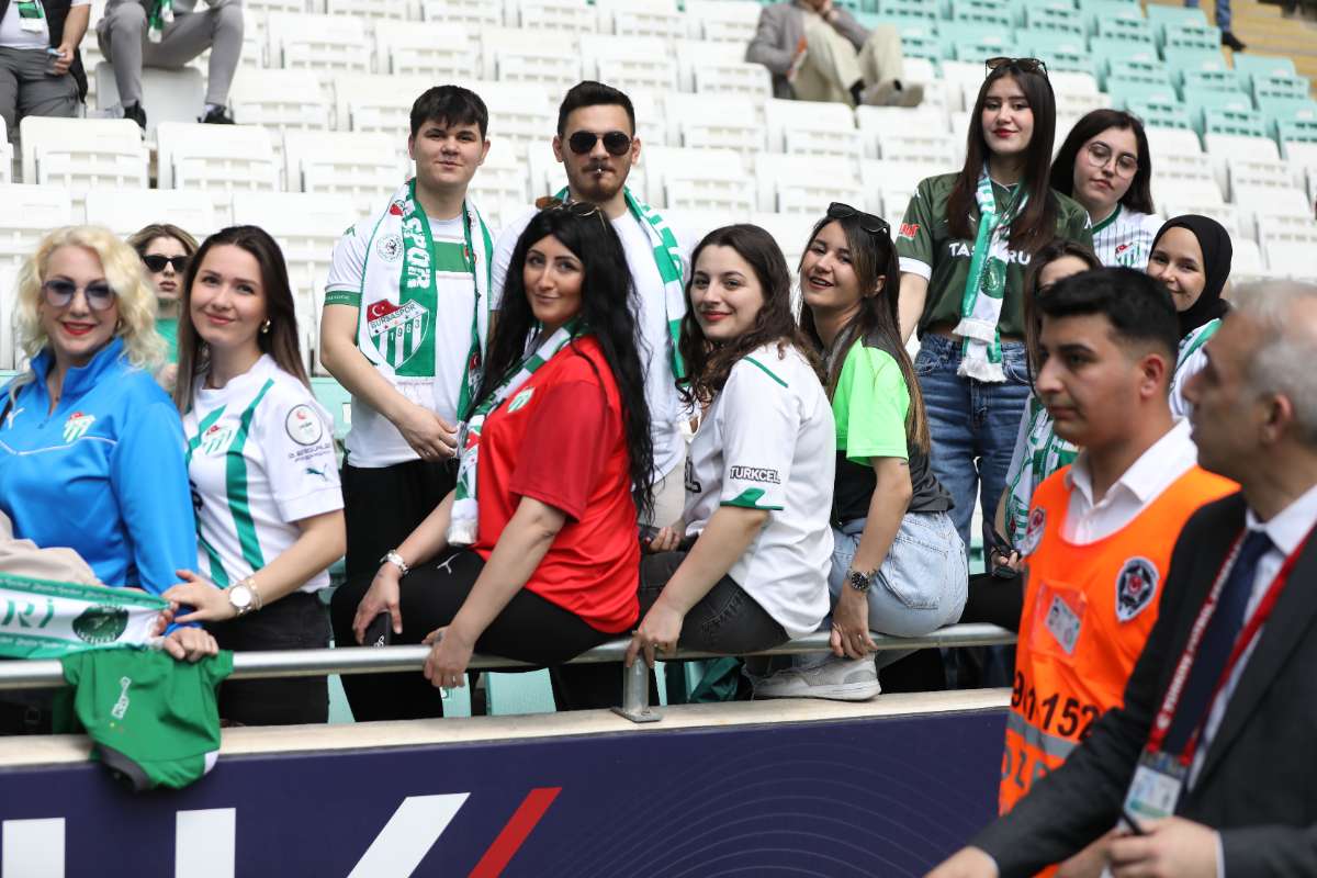 (FOTO GALERİ) BURSASPOR-BORNOVA FK TARAFTAR FOTOĞRAFLARI-1