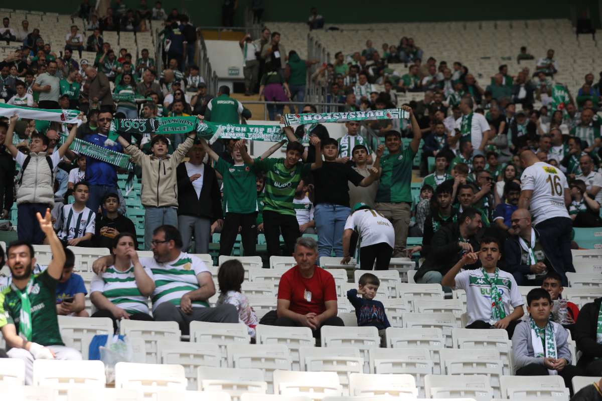 (FOTO GALERİ) BURSASPOR-BORNOVA FK TARAFTAR FOTOĞRAFLARI-1
