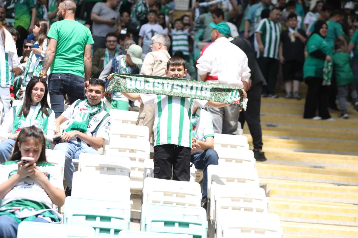(FOTO GALERİ) BURSASPOR-BORNOVA FK TARAFTAR FOTOĞRAFLARI-1