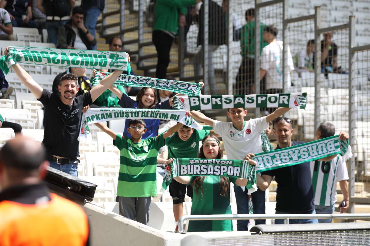 (FOTO GALERİ) BURSASPOR-BORNOVA FK TARAFTAR FOTOĞRAFLARI-1