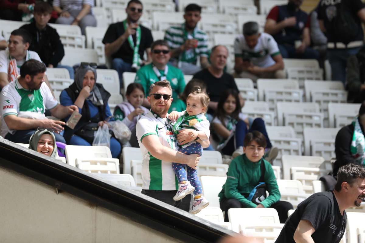 (FOTO GALERİ) BURSASPOR-BORNOVA FK TARAFTAR FOTOĞRAFLARI-1
