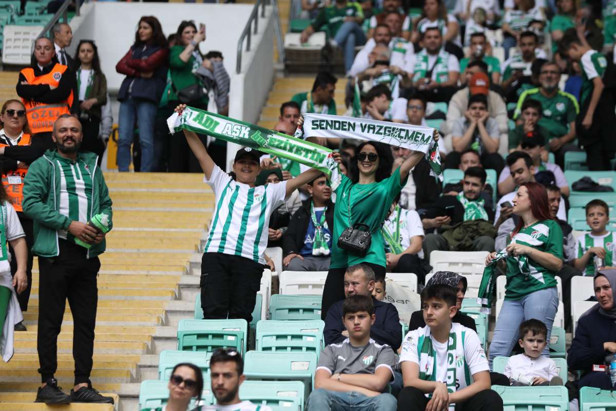 (FOTO GALERİ) BURSASPOR-BORNOVA FK TARAFTAR FOTOĞRAFLARI-1