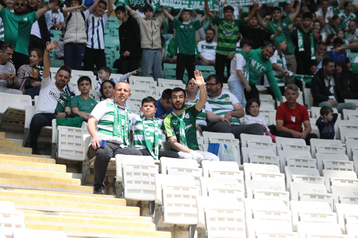 (FOTO GALERİ) BURSASPOR-BORNOVA FK TARAFTAR FOTOĞRAFLARI-1