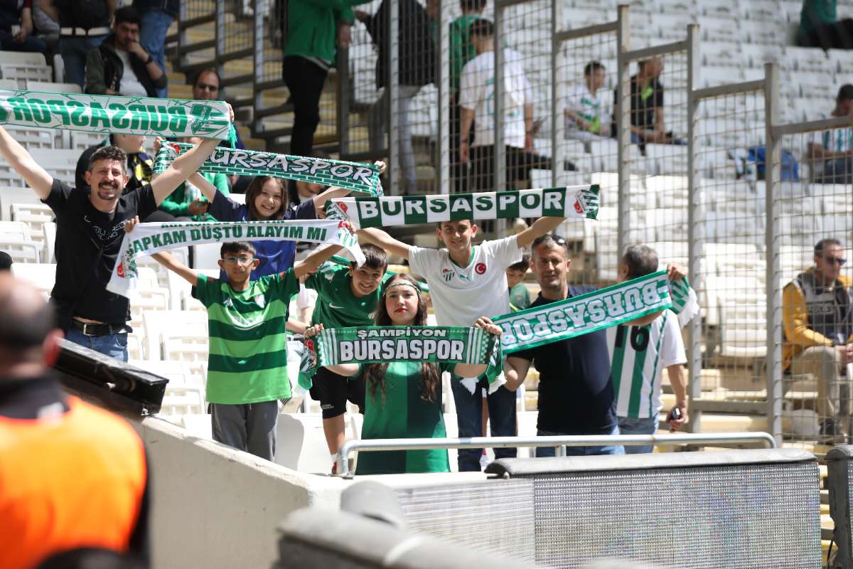 (FOTO GALERİ) BURSASPOR-BORNOVA FK TARAFTAR FOTOĞRAFLARI-1