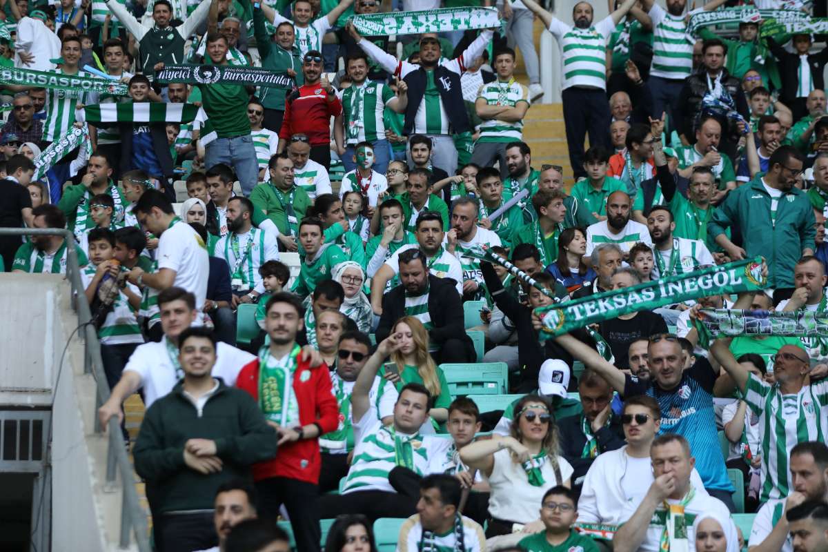 (FOTO GALERİ) BURSASPOR-BORNOVA FK TARAFTAR FOTOĞRAFLARI-1