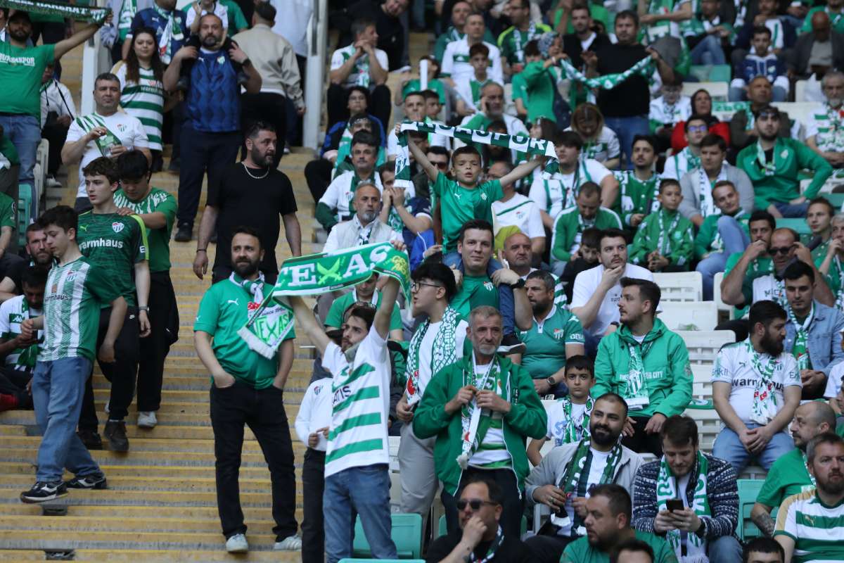 (FOTO GALERİ) BURSASPOR-BORNOVA FK TARAFTAR FOTOĞRAFLARI-1