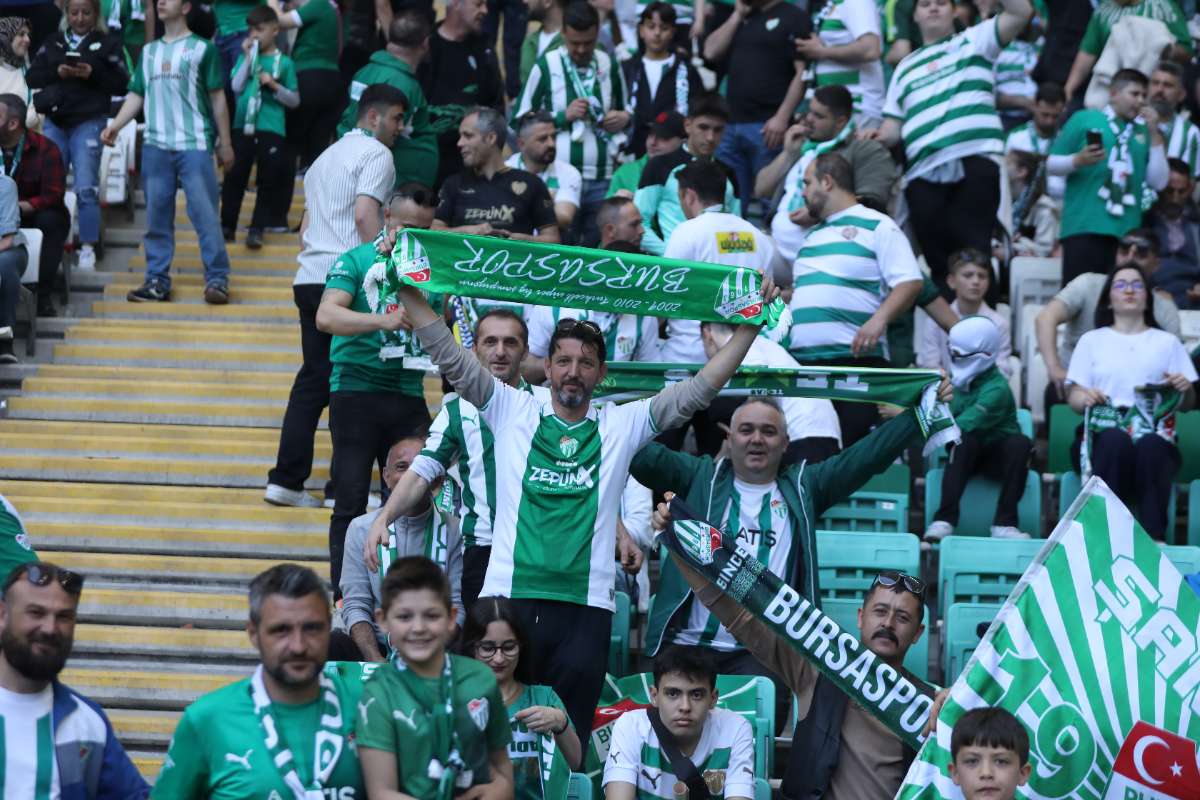 (FOTO GALERİ) BURSASPOR-BORNOVA FK TARAFTAR FOTOĞRAFLARI-1