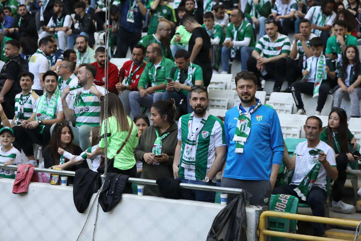 (FOTO GALERİ) BURSASPOR-BORNOVA FK TARAFTAR FOTOĞRAFLARI-1