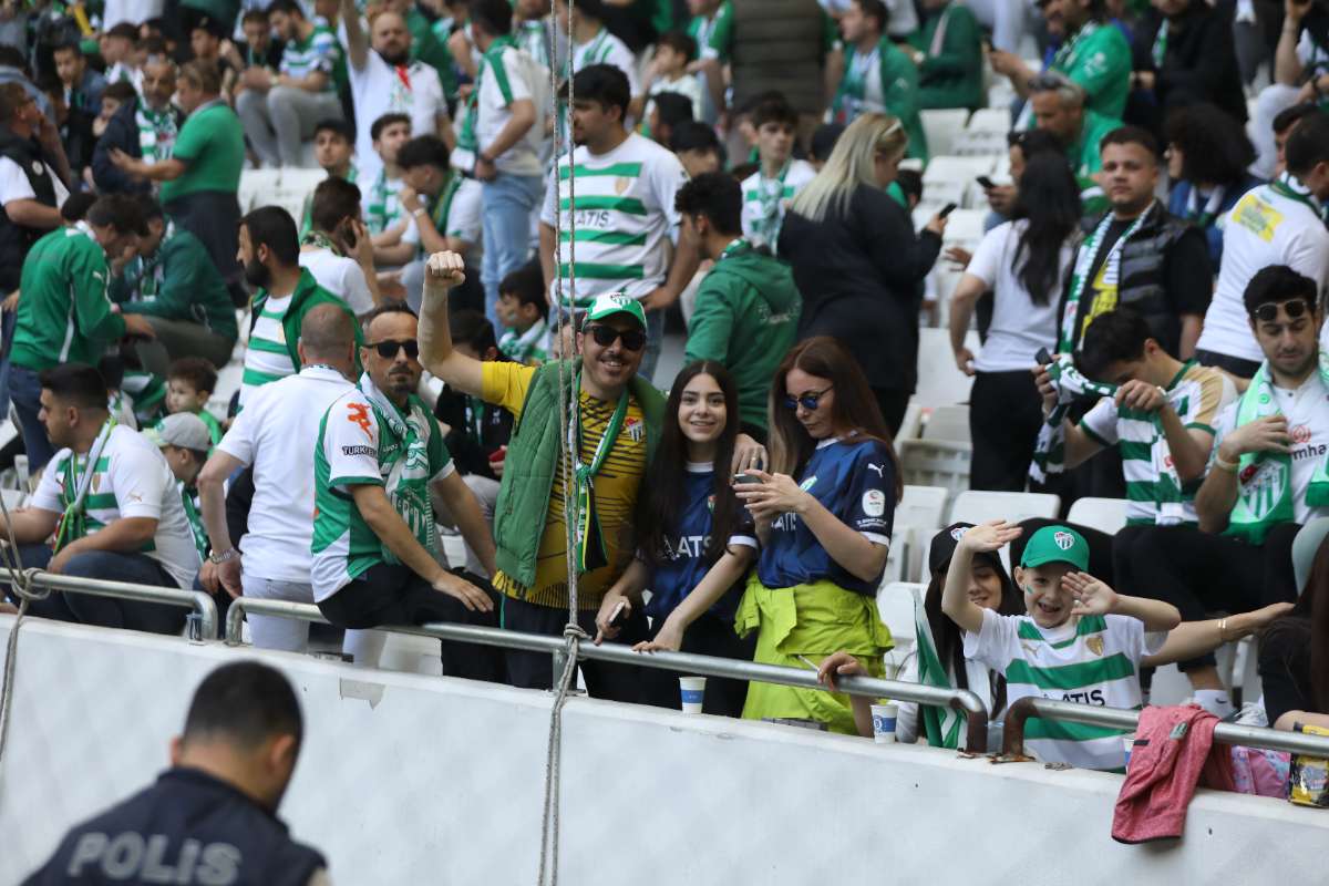 (FOTO GALERİ) BURSASPOR-BORNOVA FK TARAFTAR FOTOĞRAFLARI-1