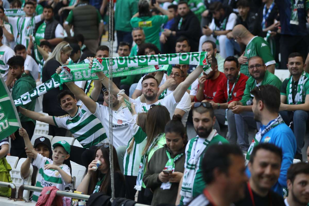 (FOTO GALERİ) BURSASPOR-BORNOVA FK TARAFTAR FOTOĞRAFLARI-1