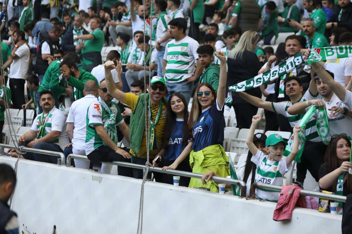 (FOTO GALERİ) BURSASPOR-BORNOVA FK TARAFTAR FOTOĞRAFLARI-1