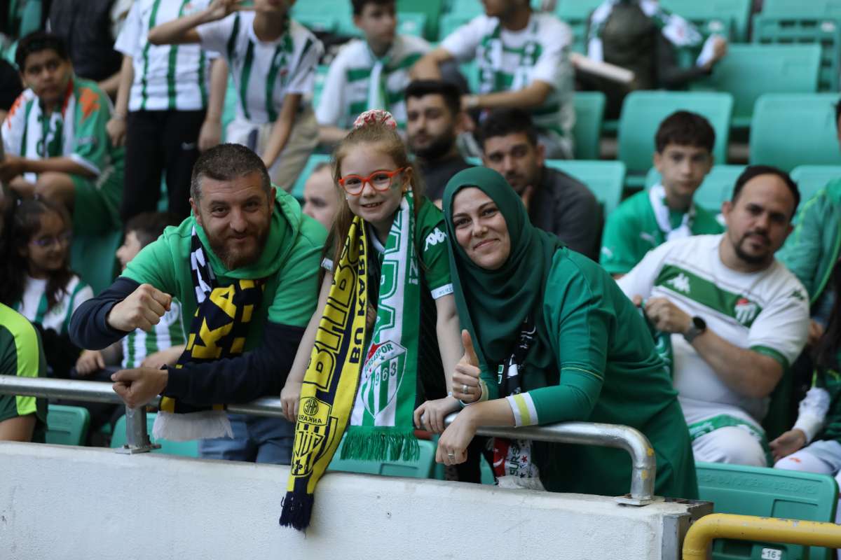 (FOTO GALERİ) BURSASPOR-BORNOVA FK TARAFTAR FOTOĞRAFLARI-1