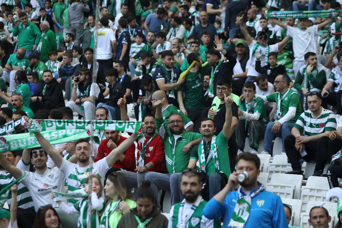 (FOTO GALERİ) BURSASPOR-BORNOVA FK TARAFTAR FOTOĞRAFLARI-1