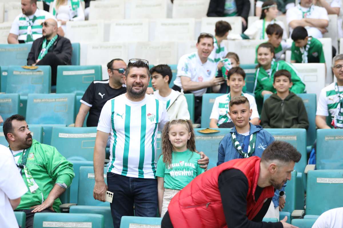 (FOTO GALERİ) BURSASPOR-BORNOVA FK TARAFTAR FOTOĞRAFLARI-1