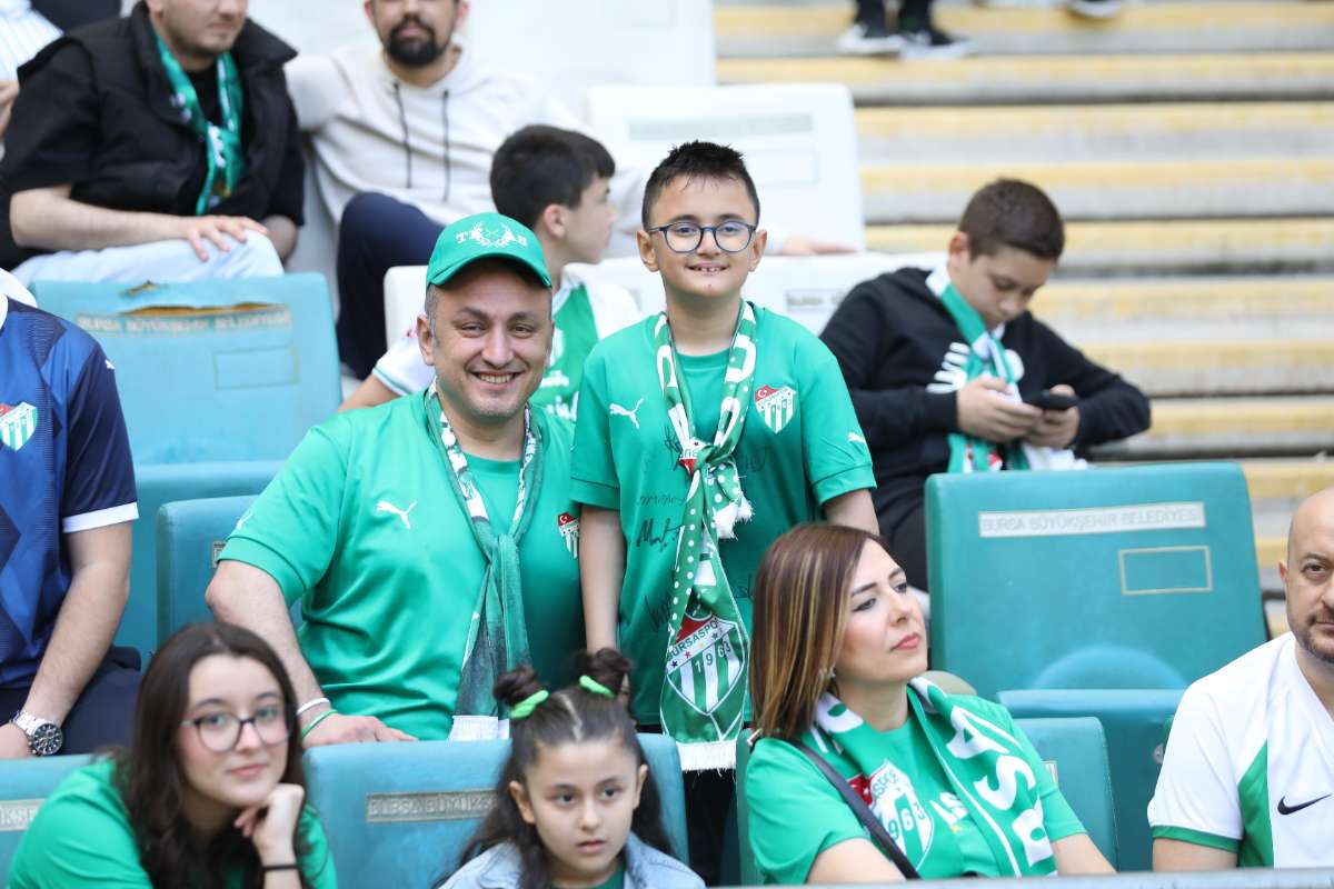 (FOTO GALERİ) BURSASPOR-BORNOVA FK TARAFTAR FOTOĞRAFLARI-1