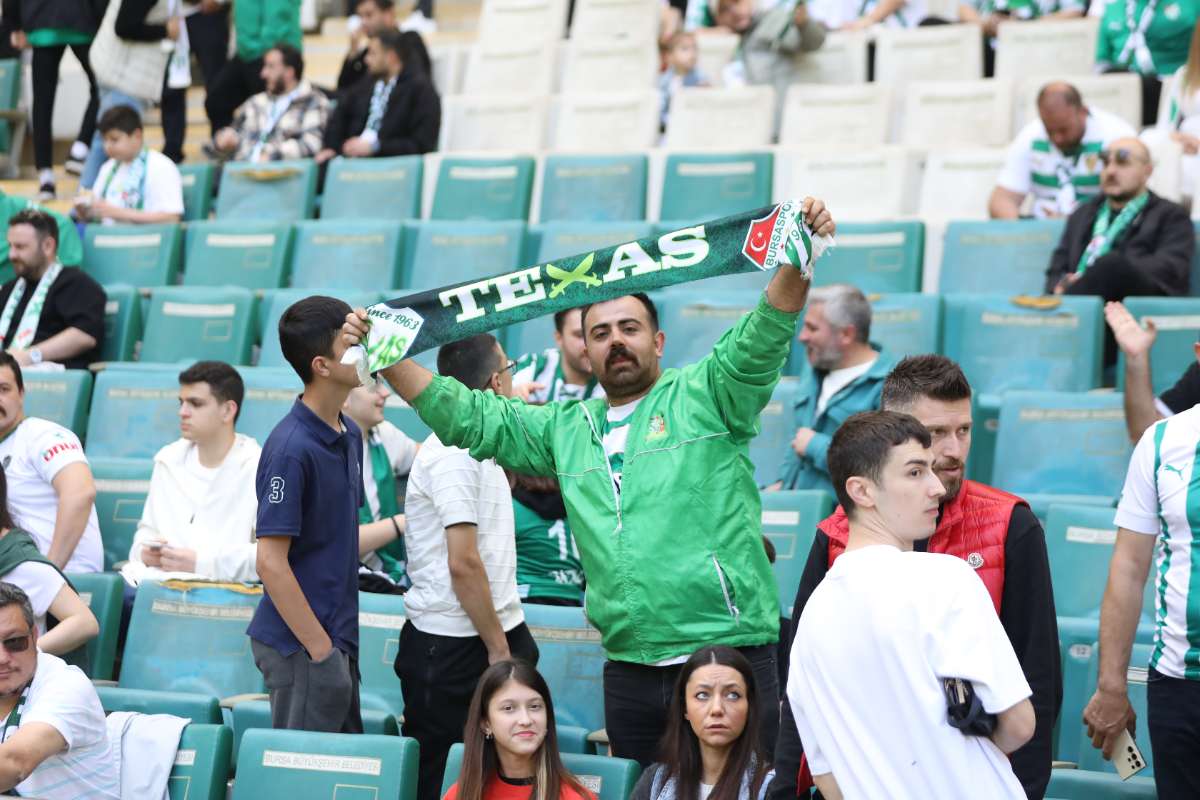 (FOTO GALERİ) BURSASPOR-BORNOVA FK TARAFTAR FOTOĞRAFLARI-1