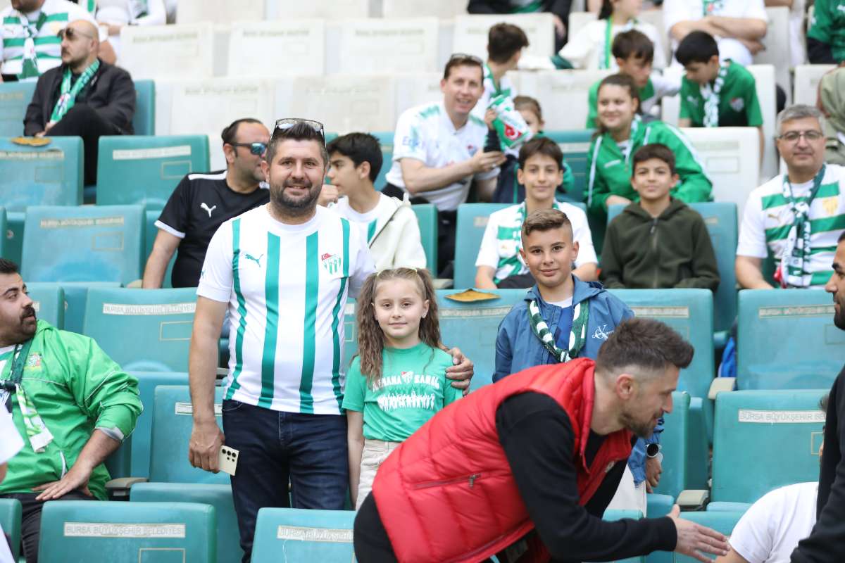 (FOTO GALERİ) BURSASPOR-BORNOVA FK TARAFTAR FOTOĞRAFLARI-1