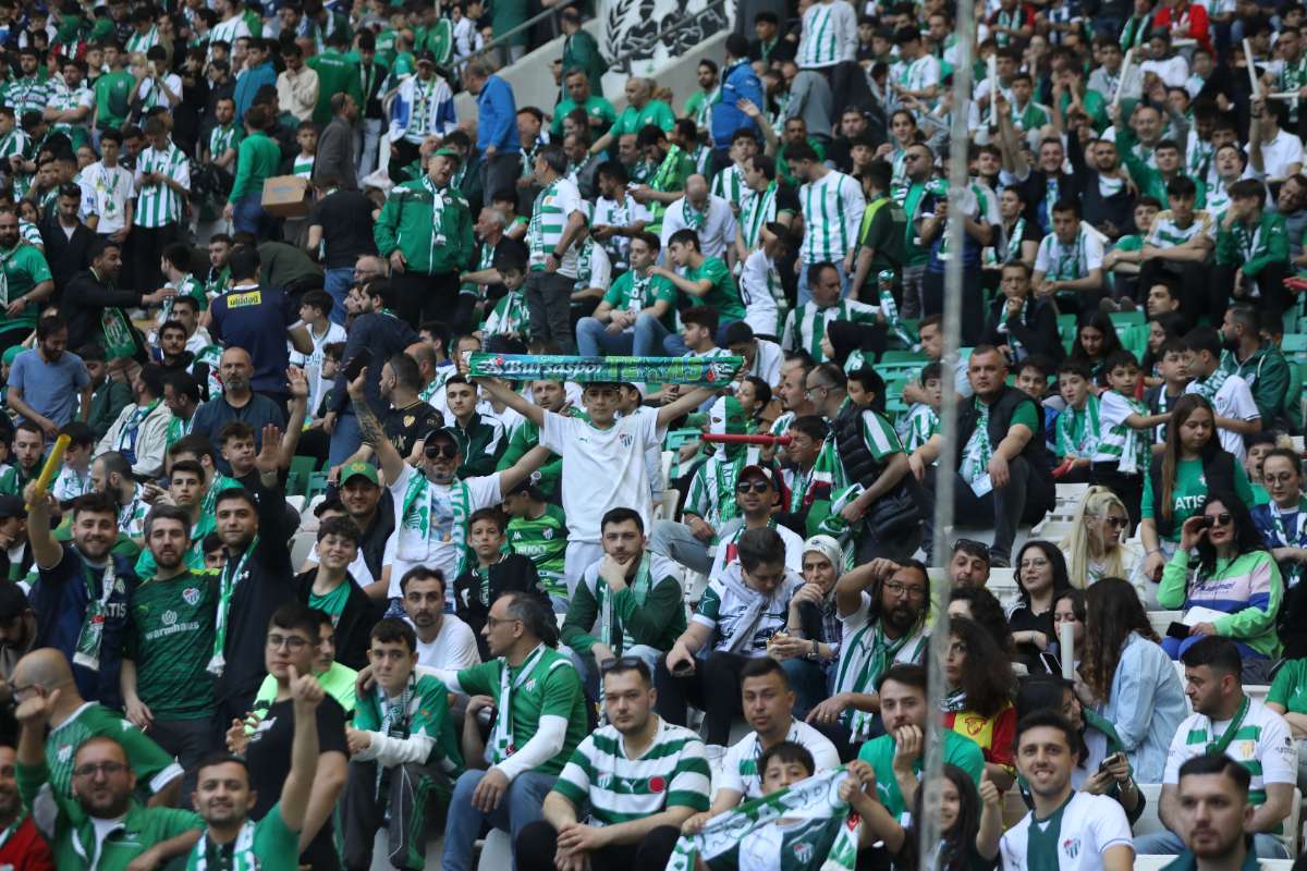 (FOTO GALERİ) BURSASPOR-BORNOVA FK TARAFTAR FOTOĞRAFLARI-1