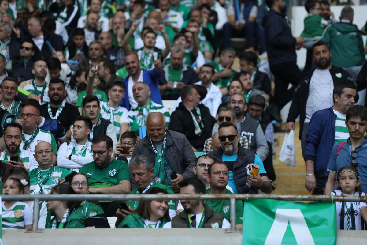 (FOTO GALERİ) BURSASPOR-BORNOVA FK TARAFTAR FOTOĞRAFLARI-1
