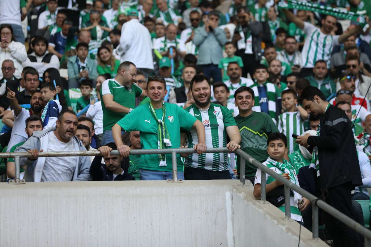 (FOTO GALERİ) BURSASPOR-BORNOVA FK TARAFTAR FOTOĞRAFLARI-1