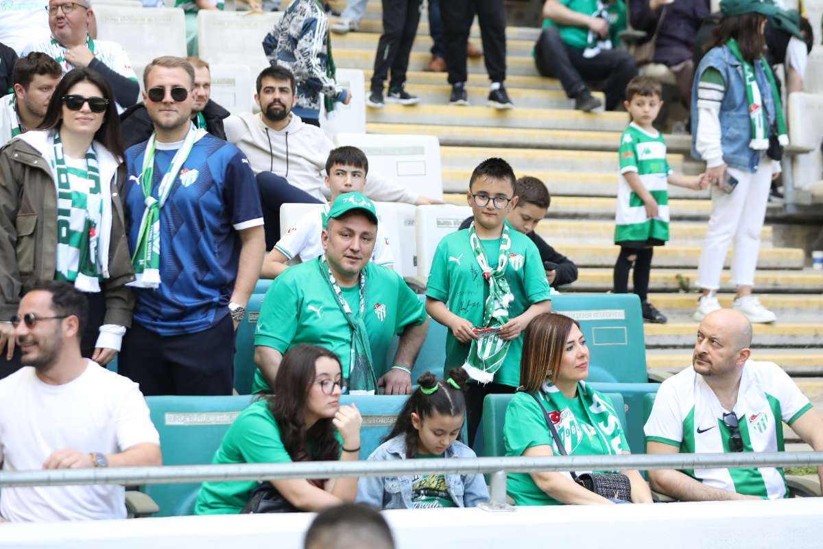 (FOTO GALERİ) BURSASPOR-BORNOVA FK TARAFTAR FOTOĞRAFLARI-1